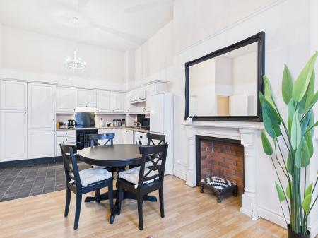 1 bedroom Flat to let in 14 College Gardens, Belfast, BT9