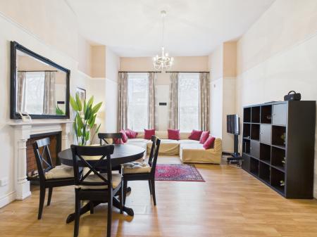 1 bedroom Flat to let in 14 College Gardens, Belfast, BT9