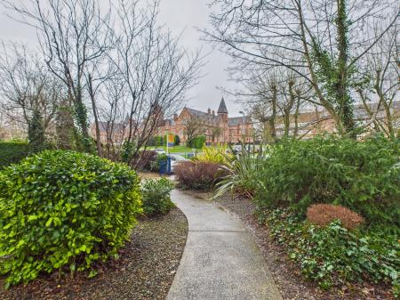 1 bedroom Flat to let in 14 College Gardens, Belfast, BT9