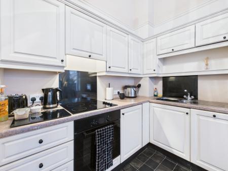 1 bedroom Flat to let in 14 College Gardens, Belfast, BT9