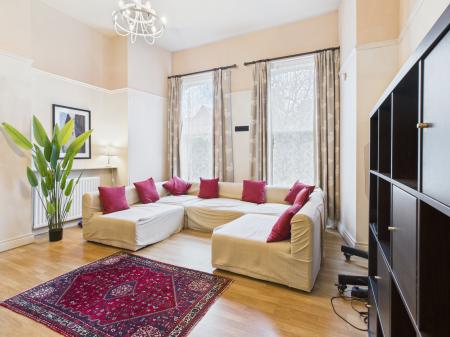 1 bedroom Flat to let in 14 College Gardens, Belfast, BT9