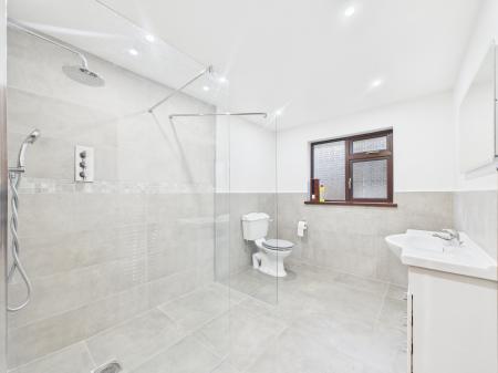 6 bedroom Detached house for sale in Windermere Road, Four Winds, Belfast, BT8