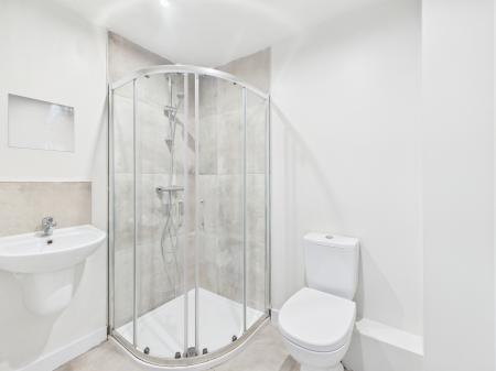 2 bedroom Flat to let in Castlereagh Street, Belfast, BT5