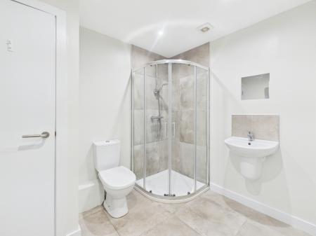 2 bedroom Flat to let in Castlereagh Street, Belfast, BT5