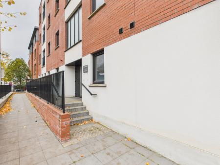 2 bedroom Flat to let in Castlereagh Street, Belfast, BT5