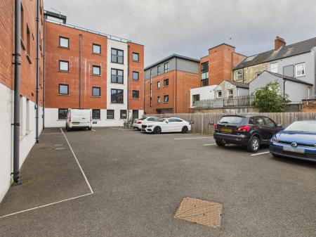 2 bedroom Flat to let in Castlereagh Street, Belfast, BT5