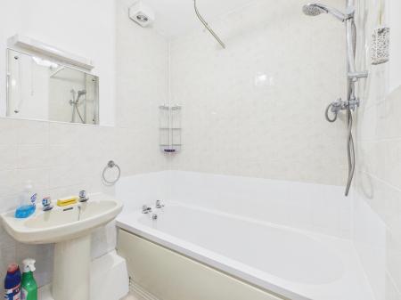 2 bedroom Flat to let in Lockside Road, Stranmillis Embankment, Belfast, BT9