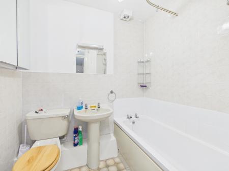 2 bedroom Flat to let in Lockside Road, Stranmillis Embankment, Belfast, BT9