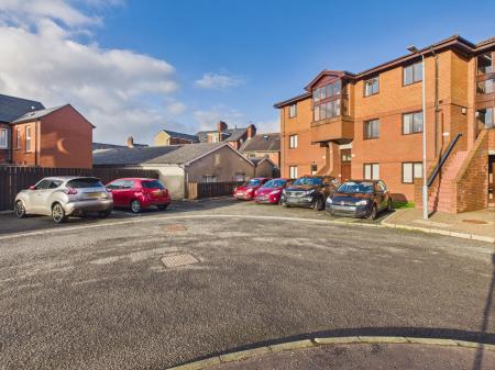 2 bedroom Flat to let in Lockside Road, Stranmillis Embankment, Belfast, BT9