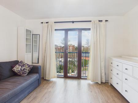 2 bedroom Flat to let in Lockside Road, Stranmillis Embankment, Belfast, BT9