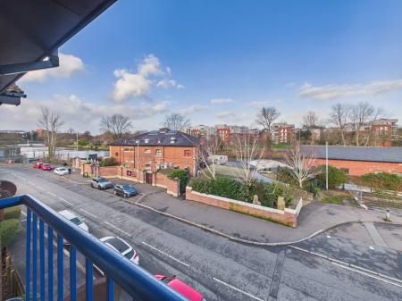 2 bedroom Flat to let in Lockside Road, Stranmillis Embankment, Belfast, BT9