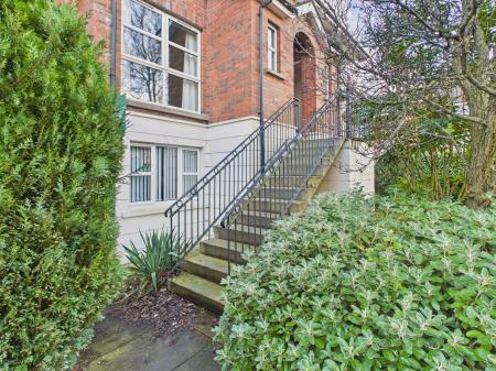 2 bedroom Flat to let in Ardenlee Place, Ravenhill Road, Belfast, BT6