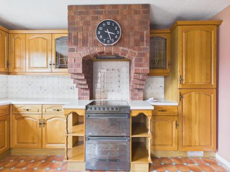 2 bedroom Semi-detached house to let in Beaufort Crescent, Belfast, BT8