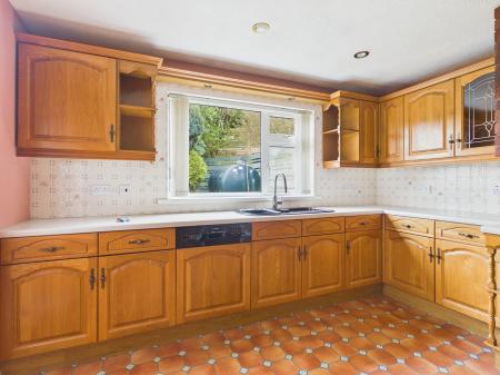 2 bedroom Semi-detached house to let in Beaufort Crescent, Belfast, BT8