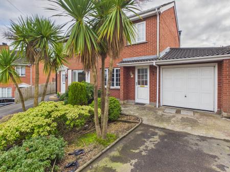 2 bedroom Semi-detached house to let in Beaufort Crescent, Belfast, BT8