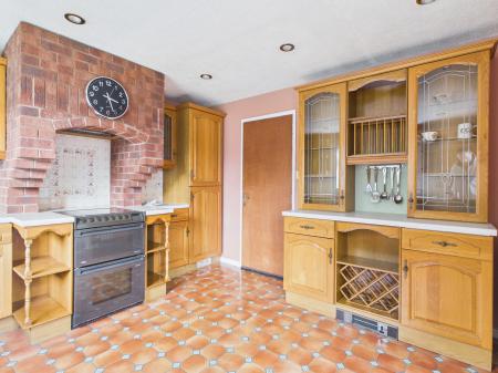 2 bedroom Semi-detached house to let in Beaufort Crescent, Belfast, BT8