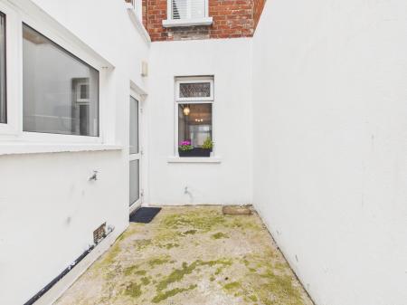 2 bedroom Terraced House to let in Whitehall Parade, Ormeau Road, Belfast, BT7
