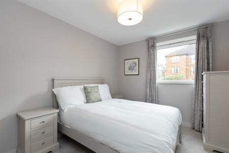 2 bedroom Flat to let in Newtownbreda Road, Belfast, BT8