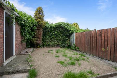 3 bedroom Semi-detached house to let in Hollymount, Belfast, BT10