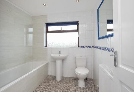 3 bedroom Semi-detached house to let in Hollymount, Belfast, BT10