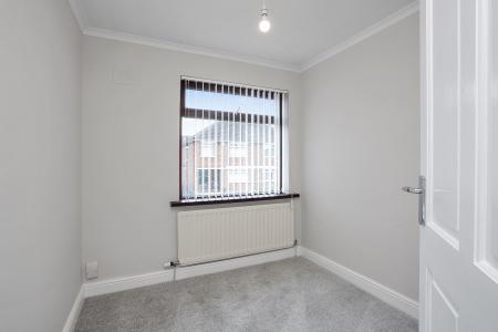 3 bedroom Semi-detached house to let in Hollymount, Belfast, BT10