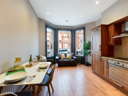 2 bedroom Flat to let in Eglantine Avenue, Belfast, BT9