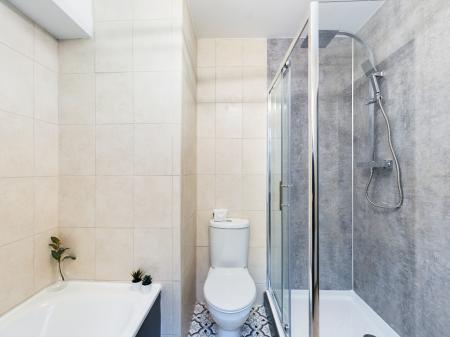 2 bedroom Flat to let in Eglantine Avenue, Belfast, BT9