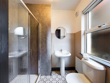 2 bedroom Flat to let in Eglantine Avenue, Belfast, BT9