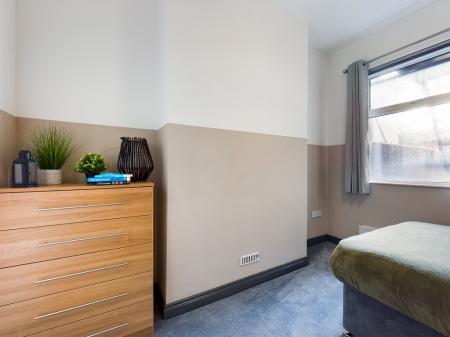 2 bedroom Flat to let in Eglantine Avenue, Belfast, BT9