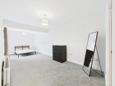 2 bedroom Apartment to let in Station Street, Belfast, BT3