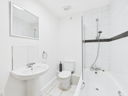 2 bedroom Apartment to let in Station Street, Belfast, BT3