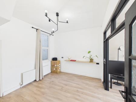 4 bedroom Terraced House for sale in Beersbridge Road, Belfast, BT5