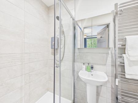2 bedroom Flat to let in 60 Knocknagoney Road, Belfast, BT4