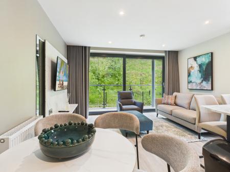 2 bedroom Flat to let in 60 Knocknagoney Road, Belfast, BT4