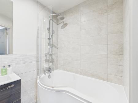 2 bedroom Apartment to let in 62 Knocknagoney Road, Belfast, BT4