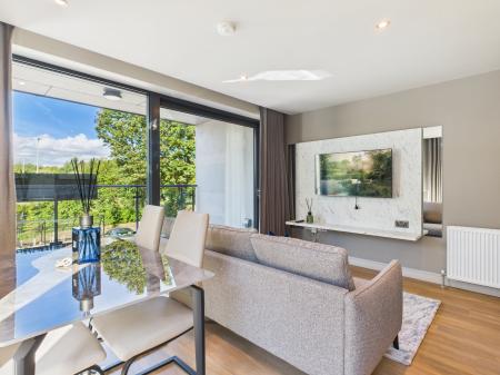 2 bedroom Apartment to let in 62 Knocknagoney Road, Belfast, BT4
