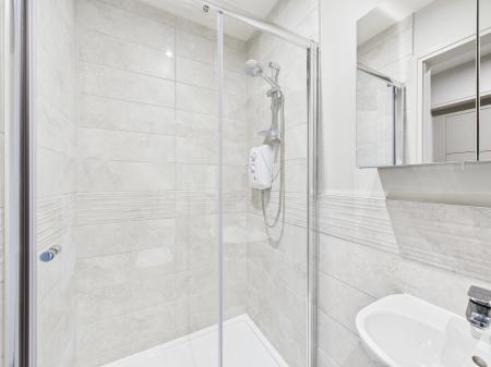 2 bedroom Apartment to let in 62 Knocknagoney Road, Belfast, BT4