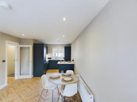 2 bedroom Flat to let in Park Place, Ravenhill Road, Belfast, BT6