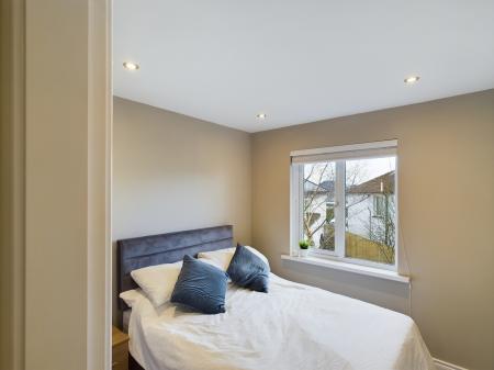 2 bedroom Flat to let in Park Place, Ravenhill Road, Belfast, BT6