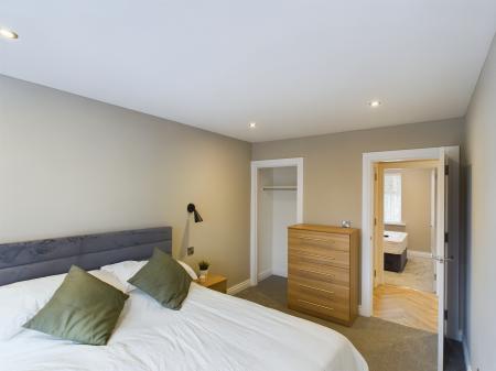 2 bedroom Flat to let in Park Place, Ravenhill Road, Belfast, BT6