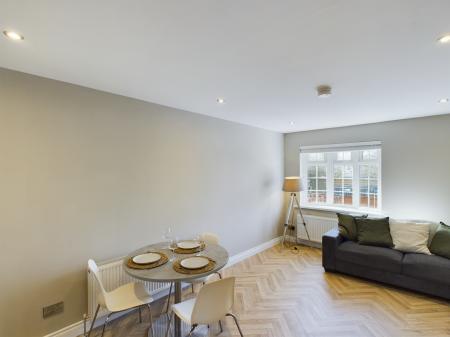 2 bedroom Flat to let in Park Place, Ravenhill Road, Belfast, BT6