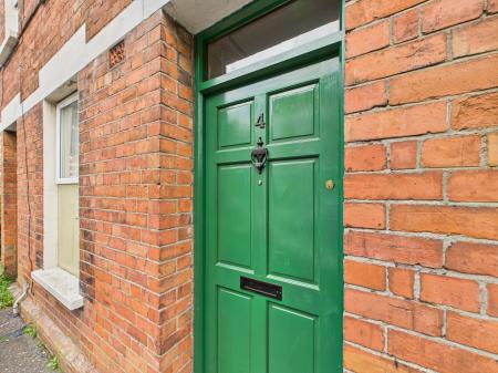 3 bedroom Terraced House to let in Cadogan Street, Belfast, BT7