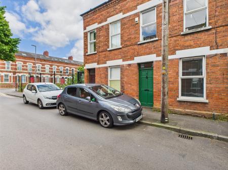 3 bedroom Terraced House to let in Cadogan Street, Belfast, BT7