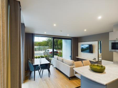 2 bedroom Flat to let in 60 Knocknagoney Road, Belfast, BT4