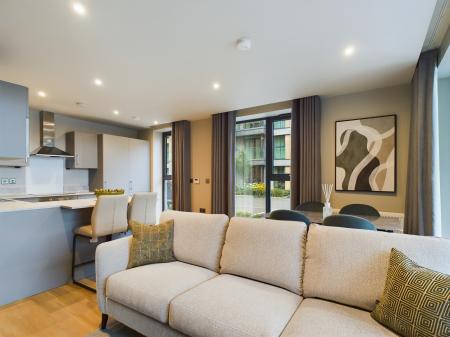 2 bedroom Flat to let in 60 Knocknagoney Road, Belfast, BT4
