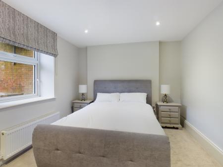 2 bedroom Flat to let in 258 Ravenhill Road, Belfast, BT6