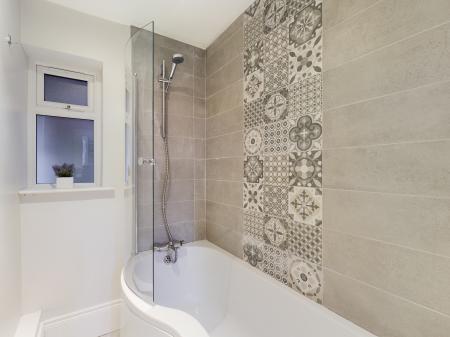 2 bedroom Flat to let in 258 Ravenhill Road, Belfast, BT6