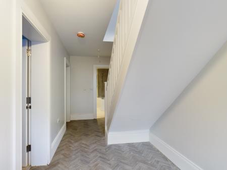2 bedroom Flat to let in 258 Ravenhill Road, Belfast, BT6