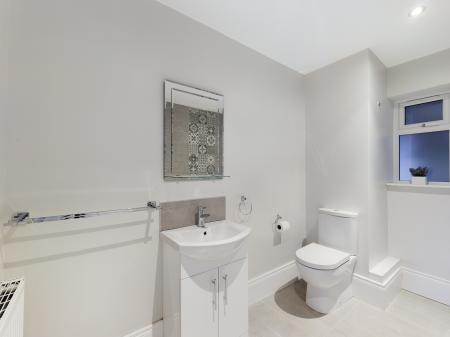 2 bedroom Flat to let in 258 Ravenhill Road, Belfast, BT6