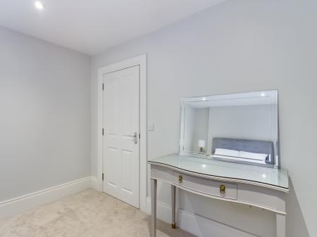 2 bedroom Flat to let in 258 Ravenhill Road, Belfast, BT6